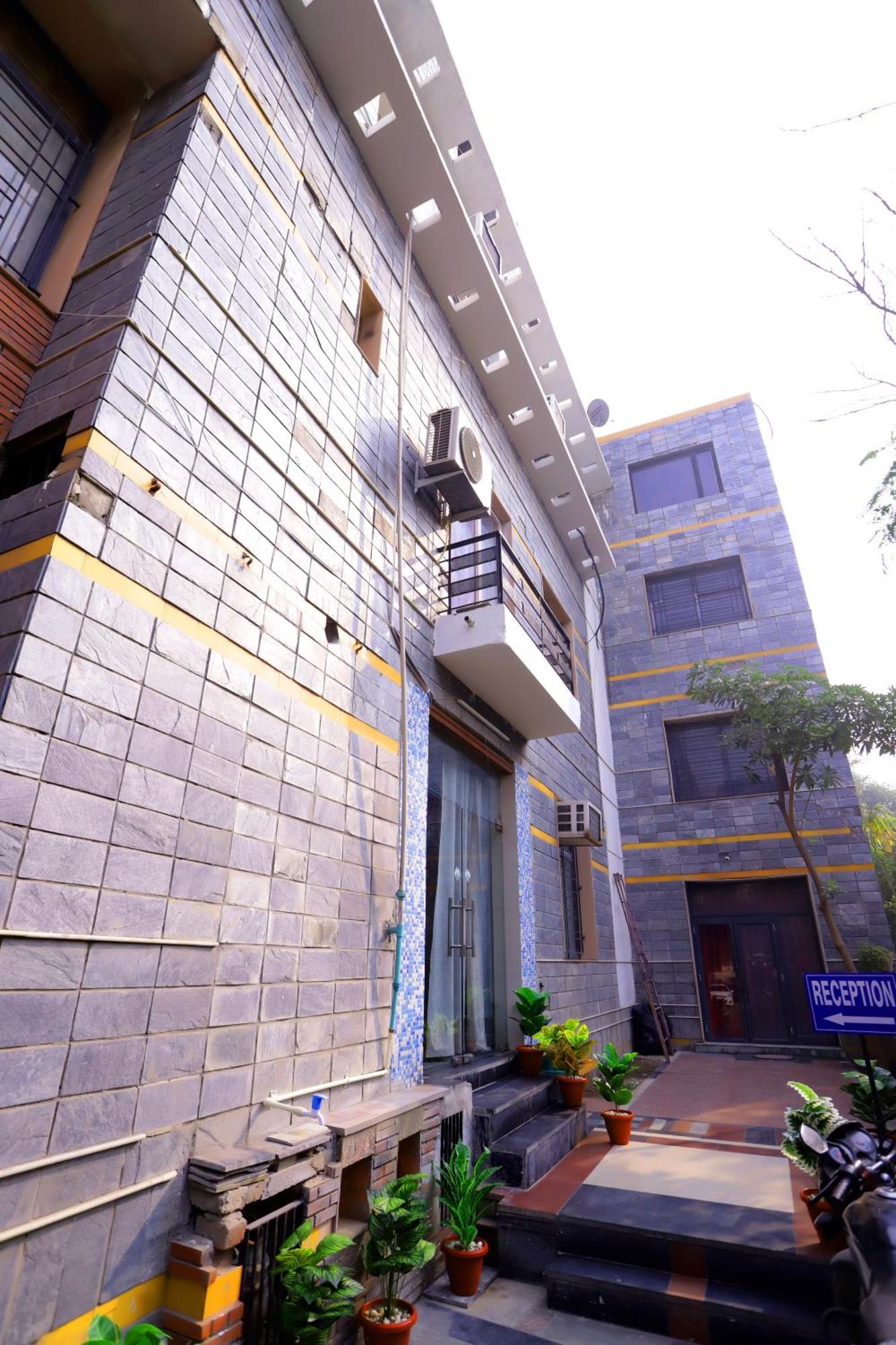 Hotel Warm Welcome - Noida Sector 51 Eksteriør billede