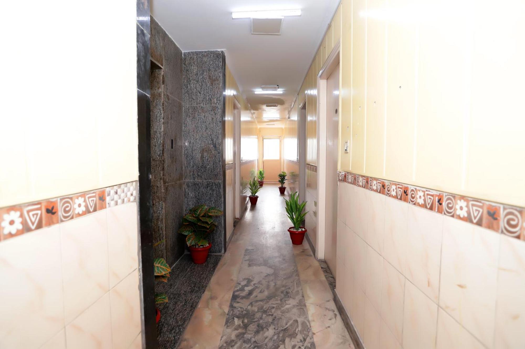 Hotel Warm Welcome - Noida Sector 51 Eksteriør billede